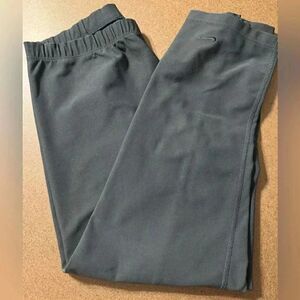 Nike Crop Leggings| Capri| | Slit in Back | Size Medium 8-10 | Gray